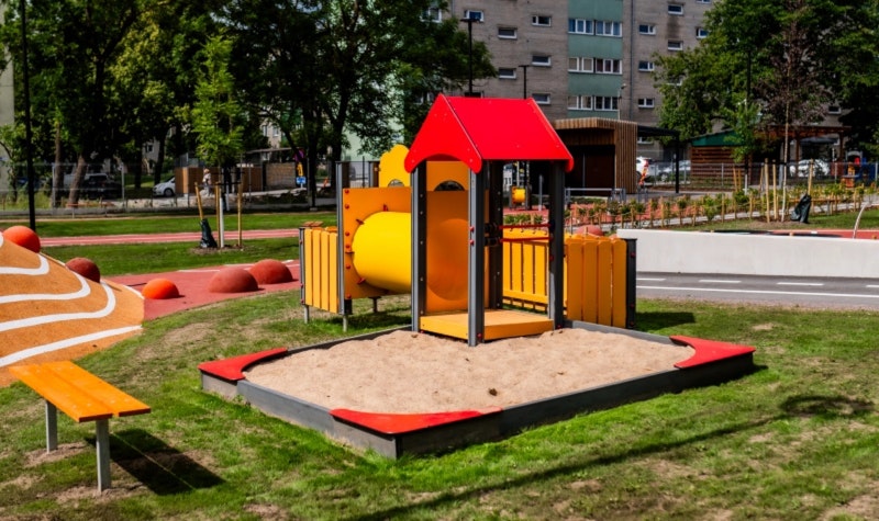 Sarah med sandlåda - bild 16