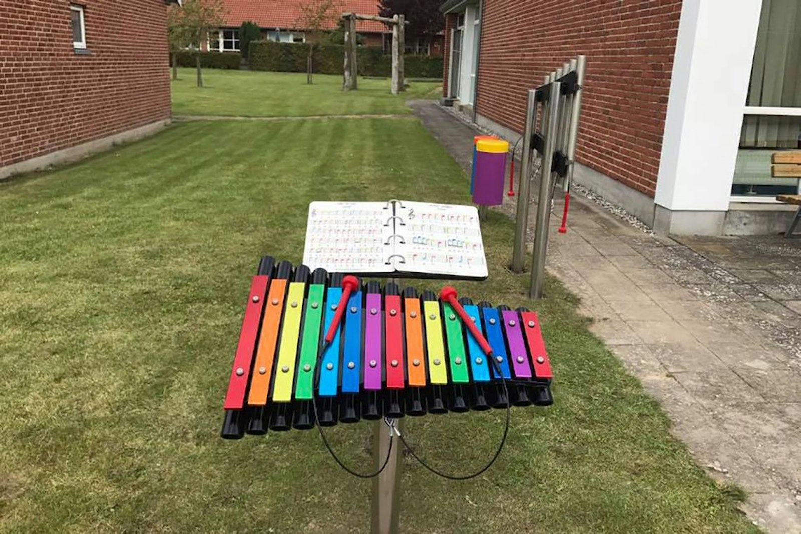 Musikbok (fyra notblad/8 låtar)