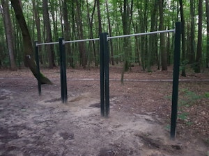 HORIZONTAL BAR