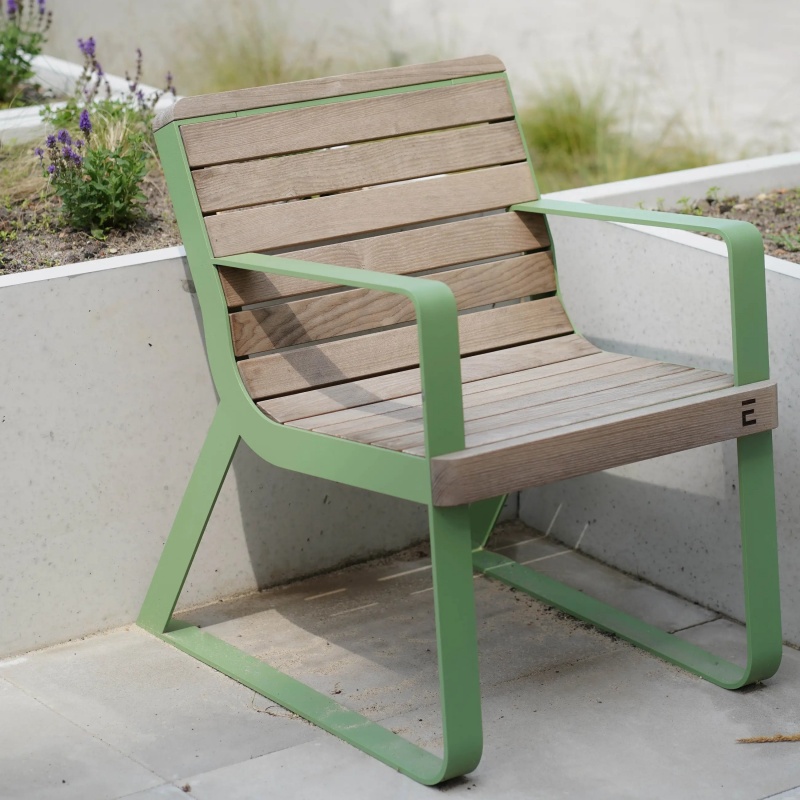 Parkbänk PIRITA med armstöd (0,67 m)