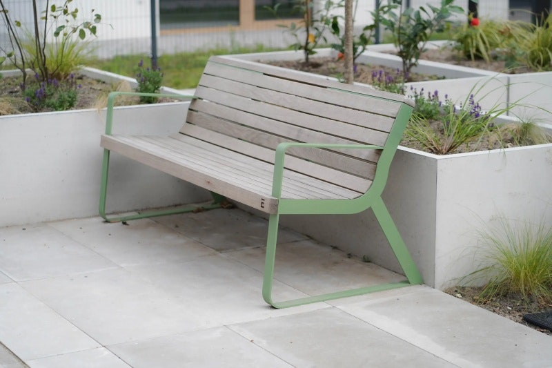Parkbänk PIRITA med armstöd (1,80 m) - bild 3