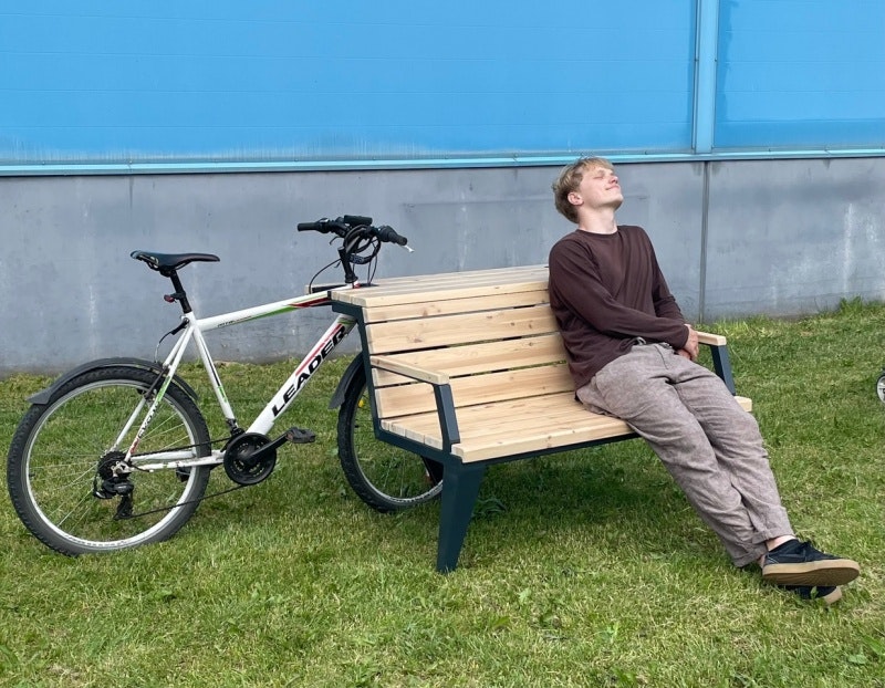 Parkbänk med cykelställ - bild 4