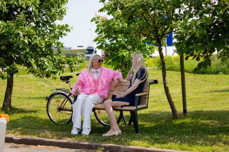 Parkbänk med cykelställ - bild 5