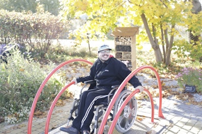 Inkluderande fjädervippa