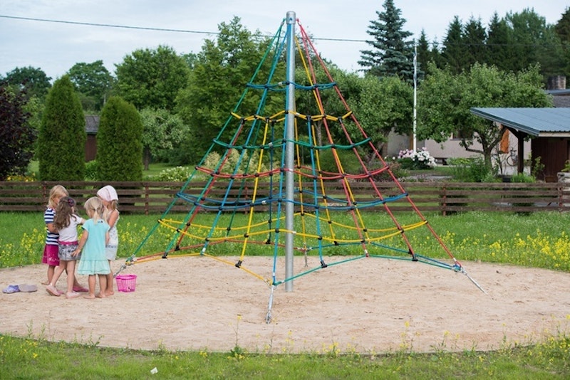 Studsmatta h. 3m (fall height 2,35m) - bild 7