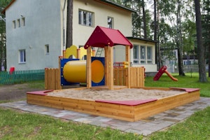 Sarah med sandlåda - bild 26