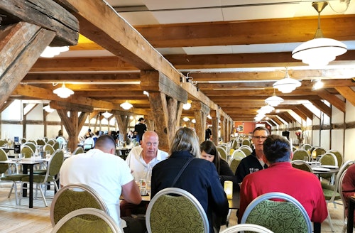 Kursdeltagare vid lekplats