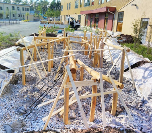 Lekplats i robinia