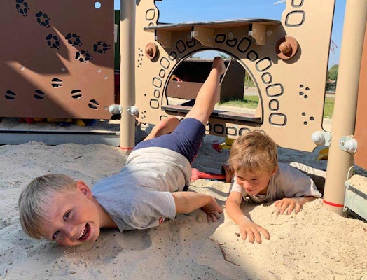 Lekplats vid fastighetsbolag