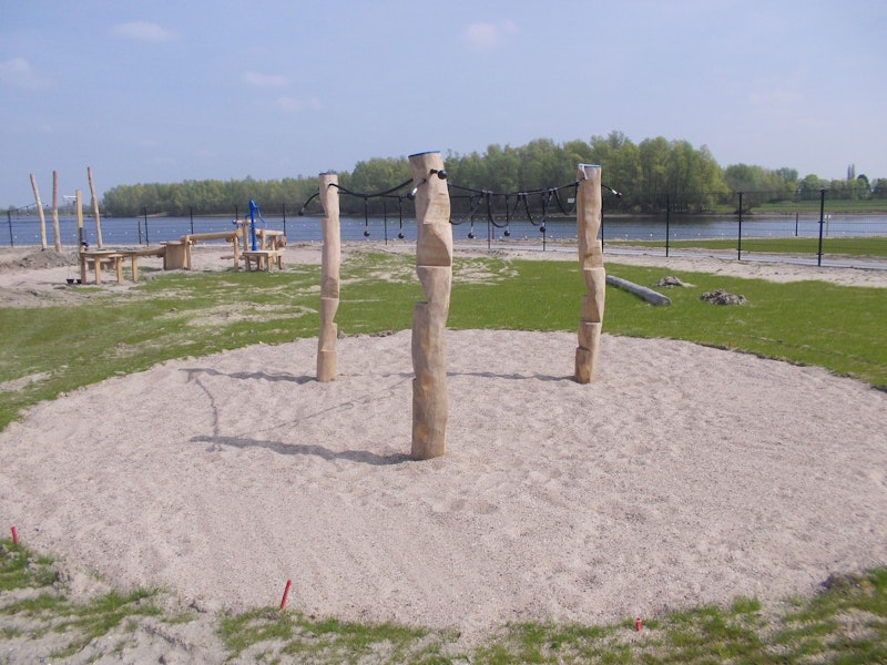 Klätterstavar förbundna med rep - bild 2