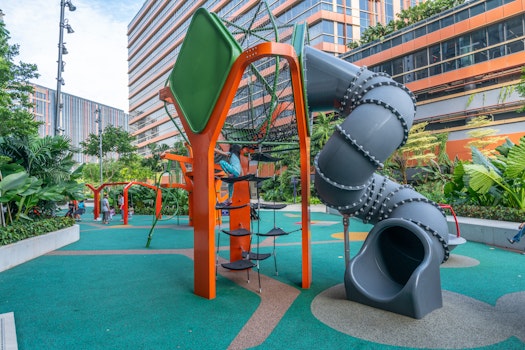 Kreativ lekmiljö i park