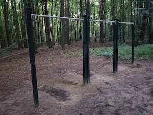 HORIZONTAL BAR