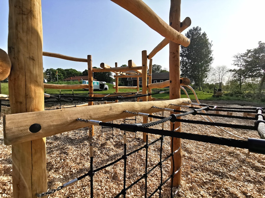 Lekkonstruktion i robinia
