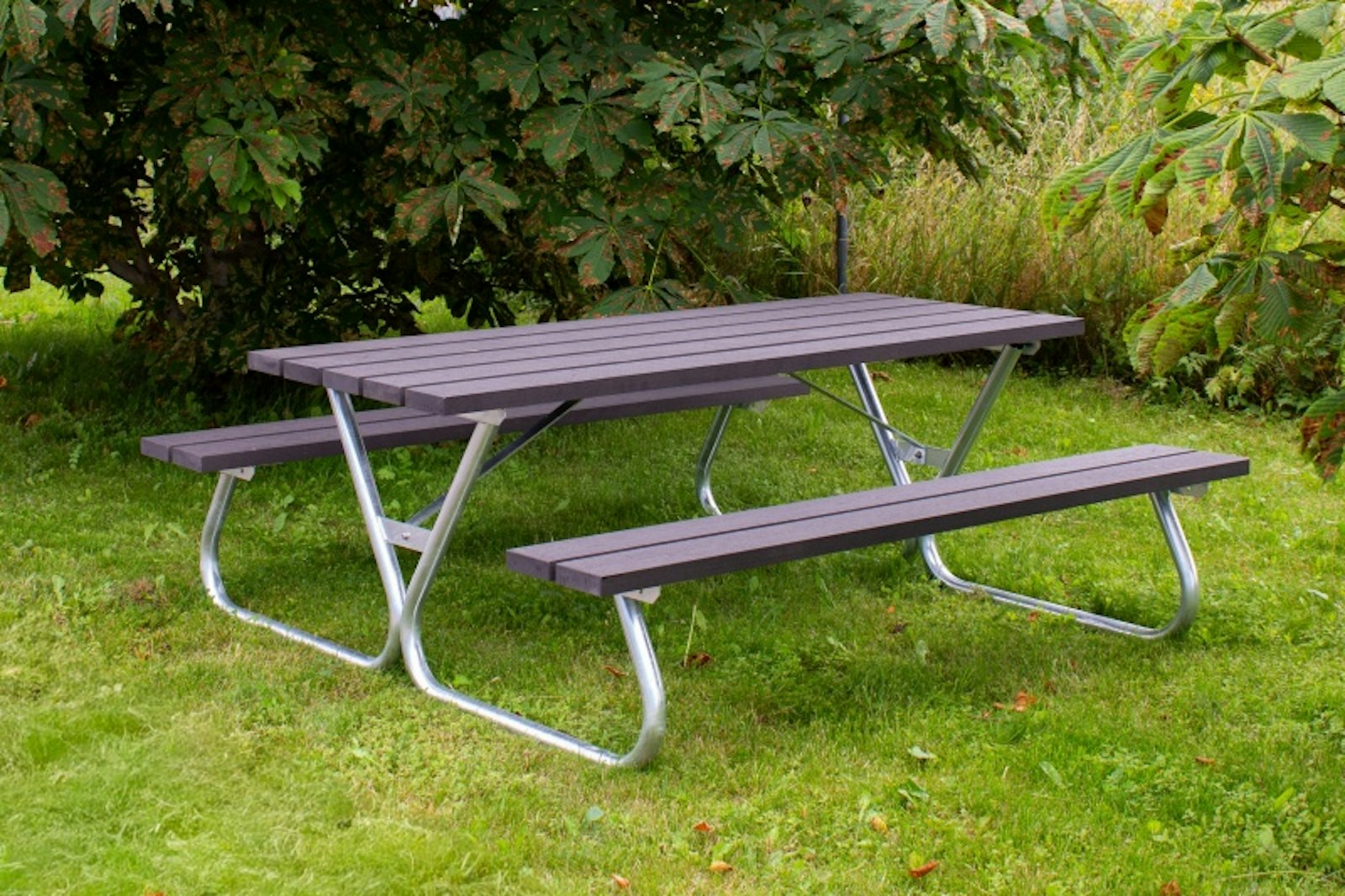 Picknickbord i återvunnen komposit