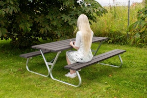 Picknickbord i återvunnen komposit - bild 2