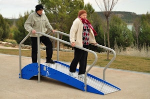 Gångbana med ramp och trappa - bild 2