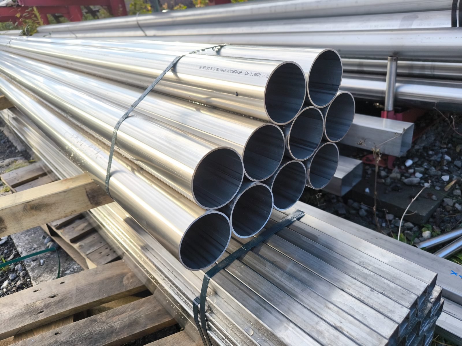 Rostfria rör märkta 88,90 × 3,00, Heat n°0558154, EN 1.4301