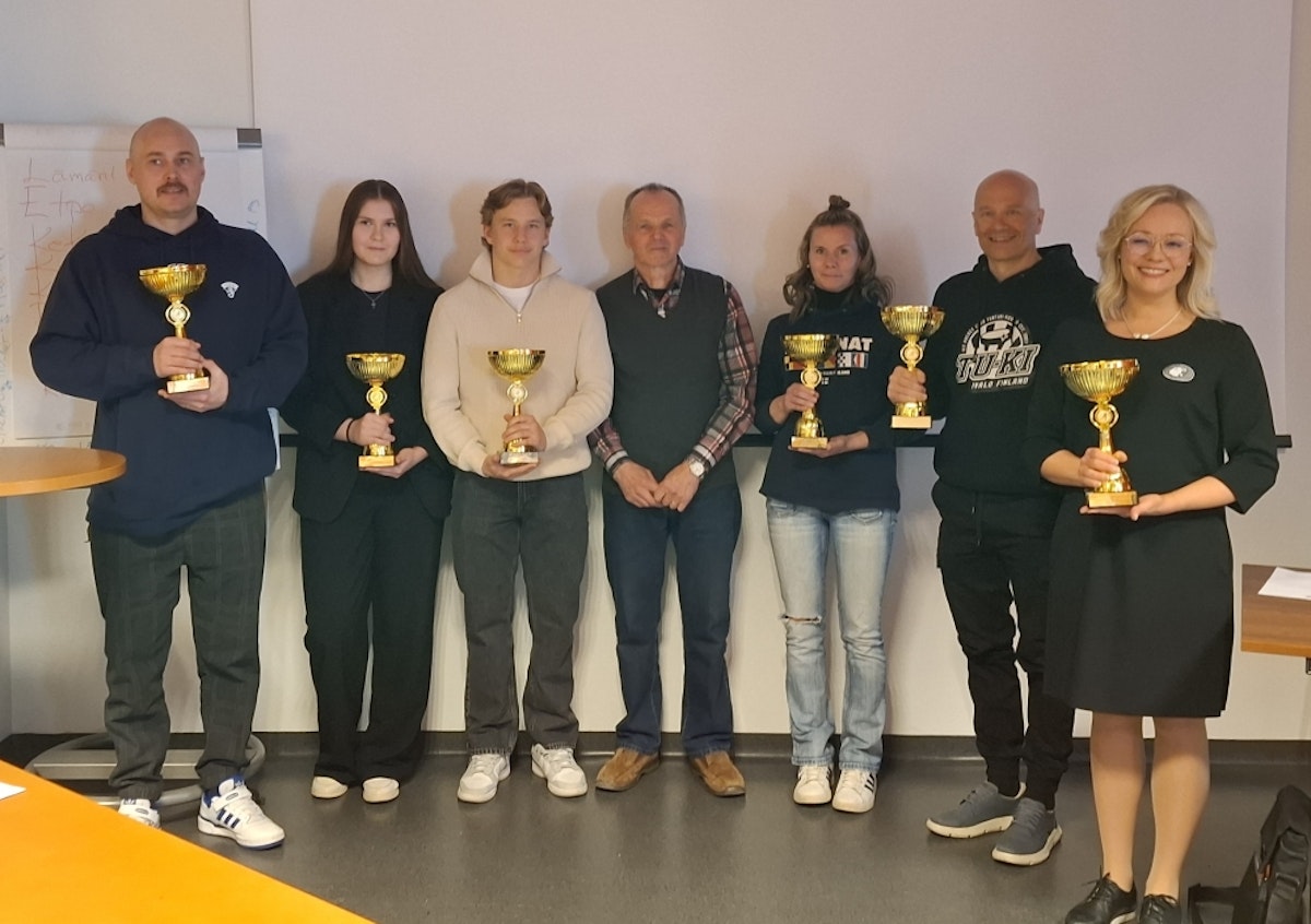 Kuvassa vasemmalta: Henri Holmström, Annika Saastamoinen, Tomi Alanko, Voitto Vaattovaara, Eija Kuru, Janne Tervahauta ja Katja Martinmäki