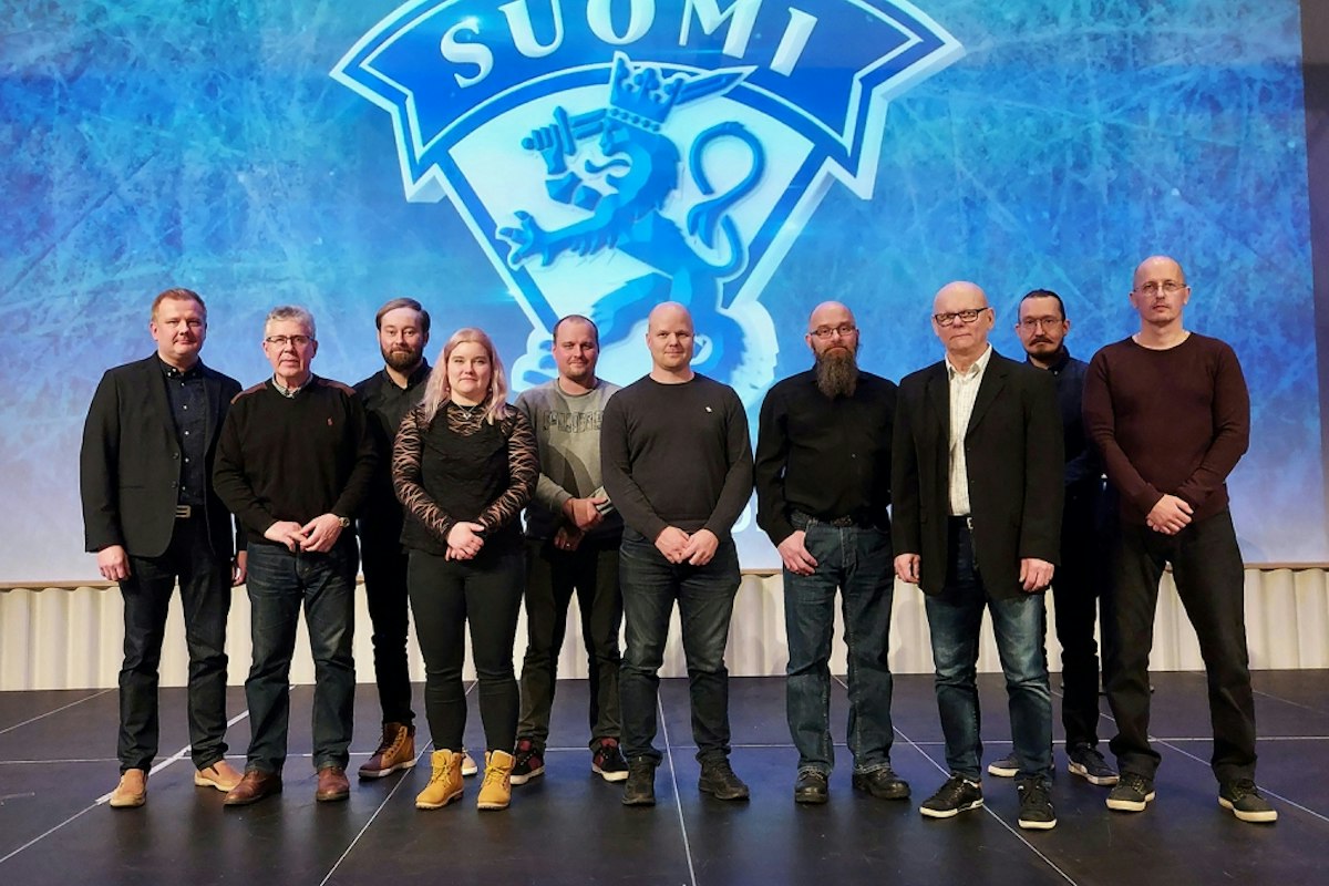 Kuvassa Pohjoisen alueen palkittuja seuratoimijoita Helsingin palkitsemistilaisuudessa.
