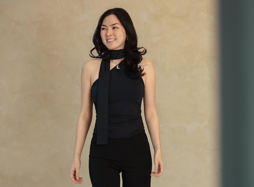 woman with black outfit