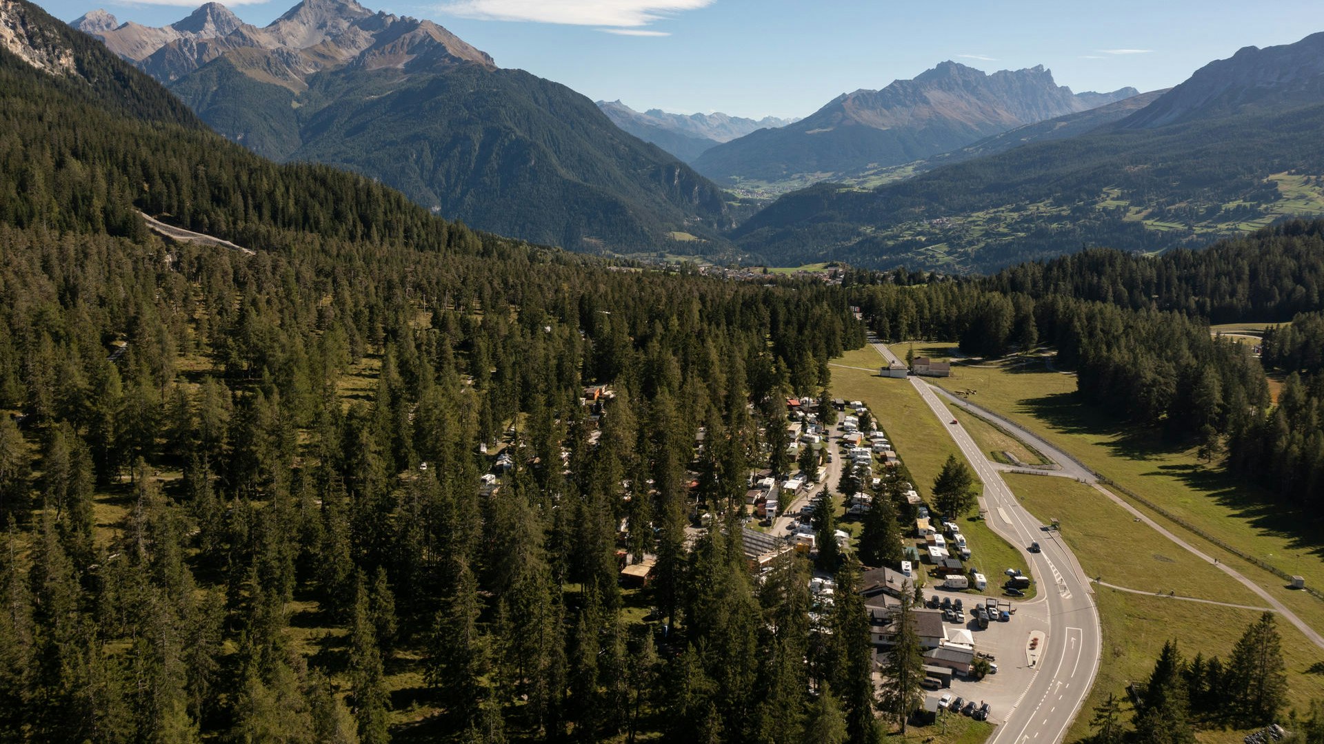 Camping St. Cassian Blick über den Campingplatz und das Tal