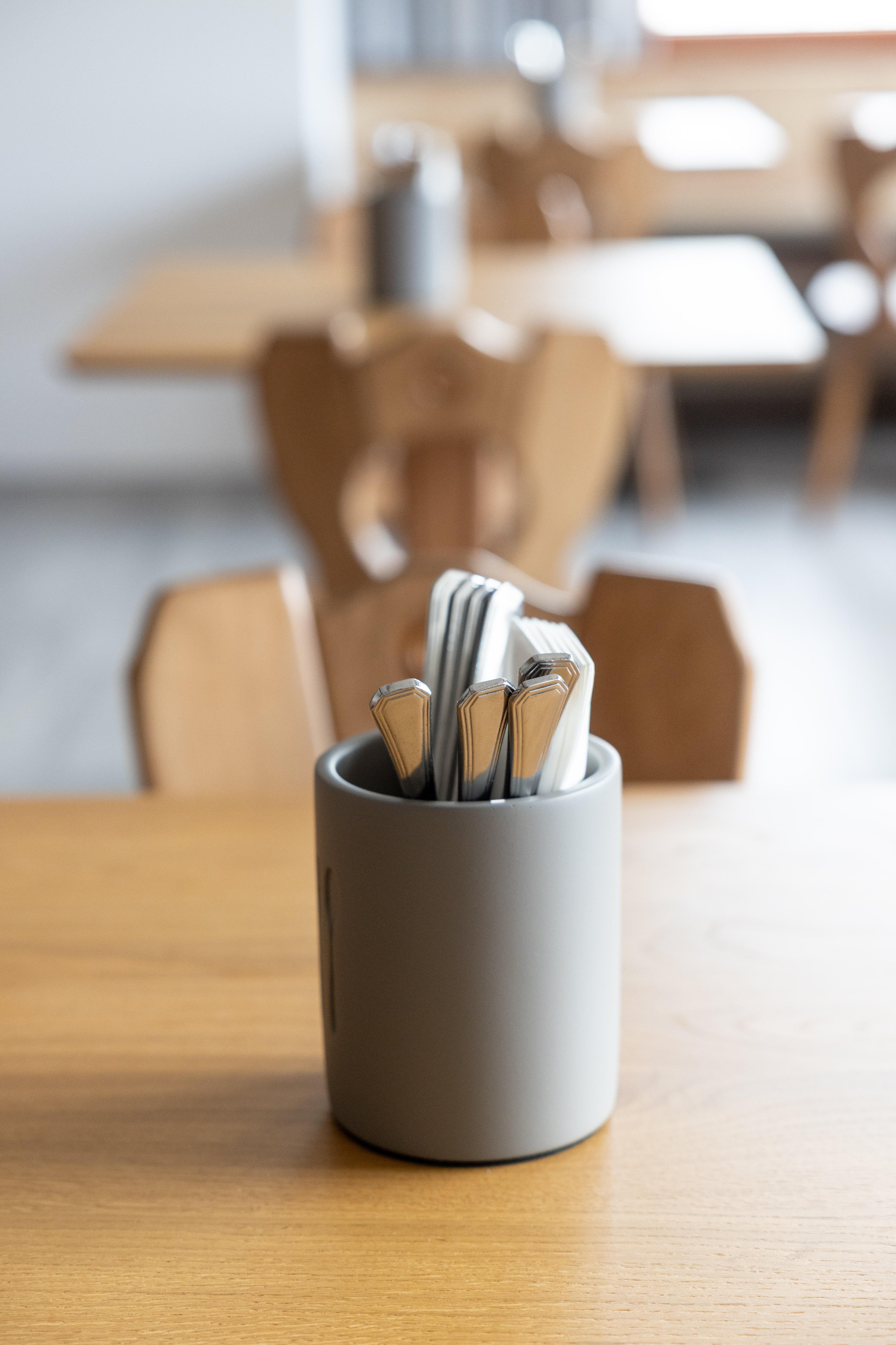 Besteck auf Restauranttisch