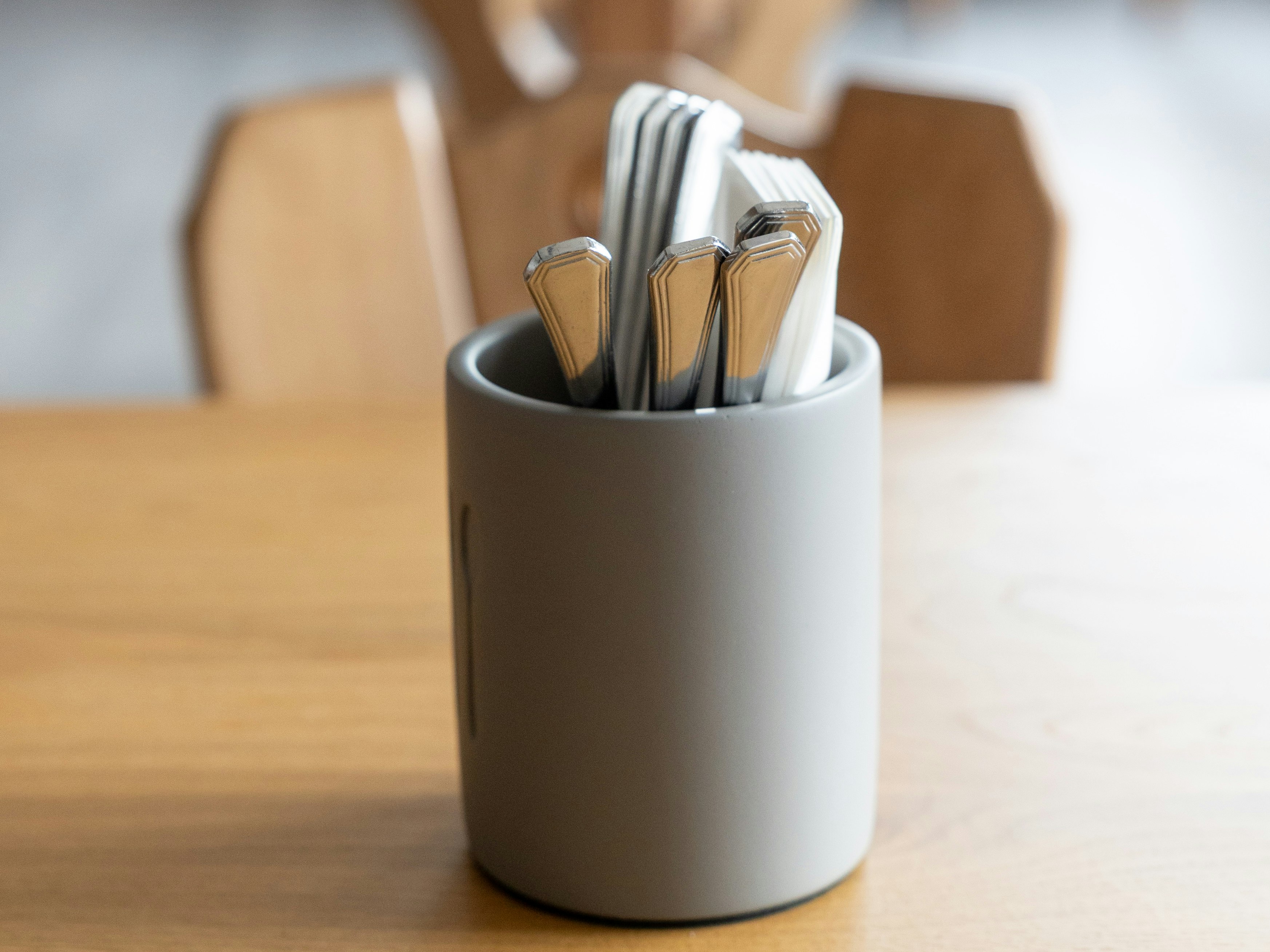 Restaurant St. Cassian Besteck auf Restauranttisch