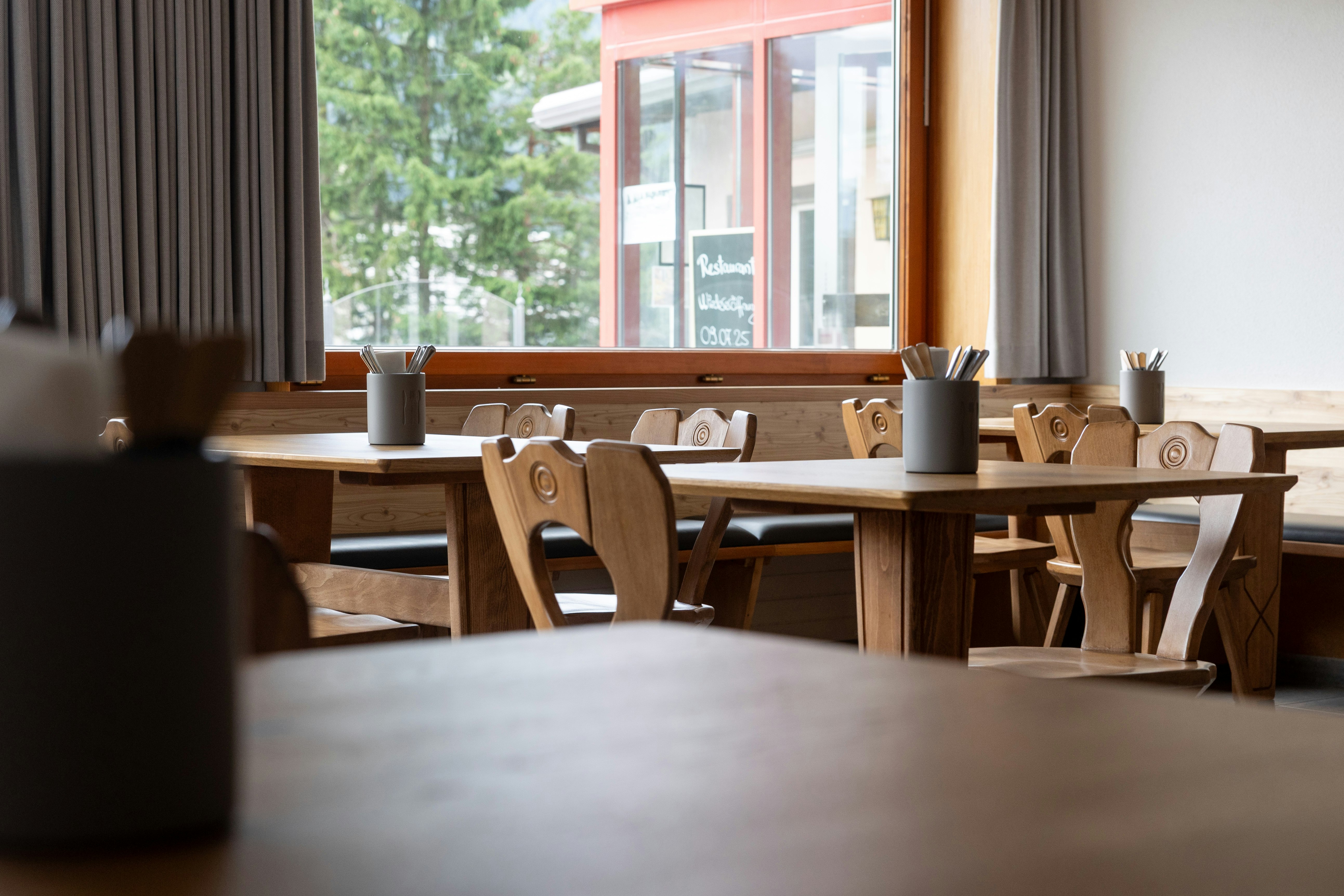 Restaurant mit Panoramafenstern