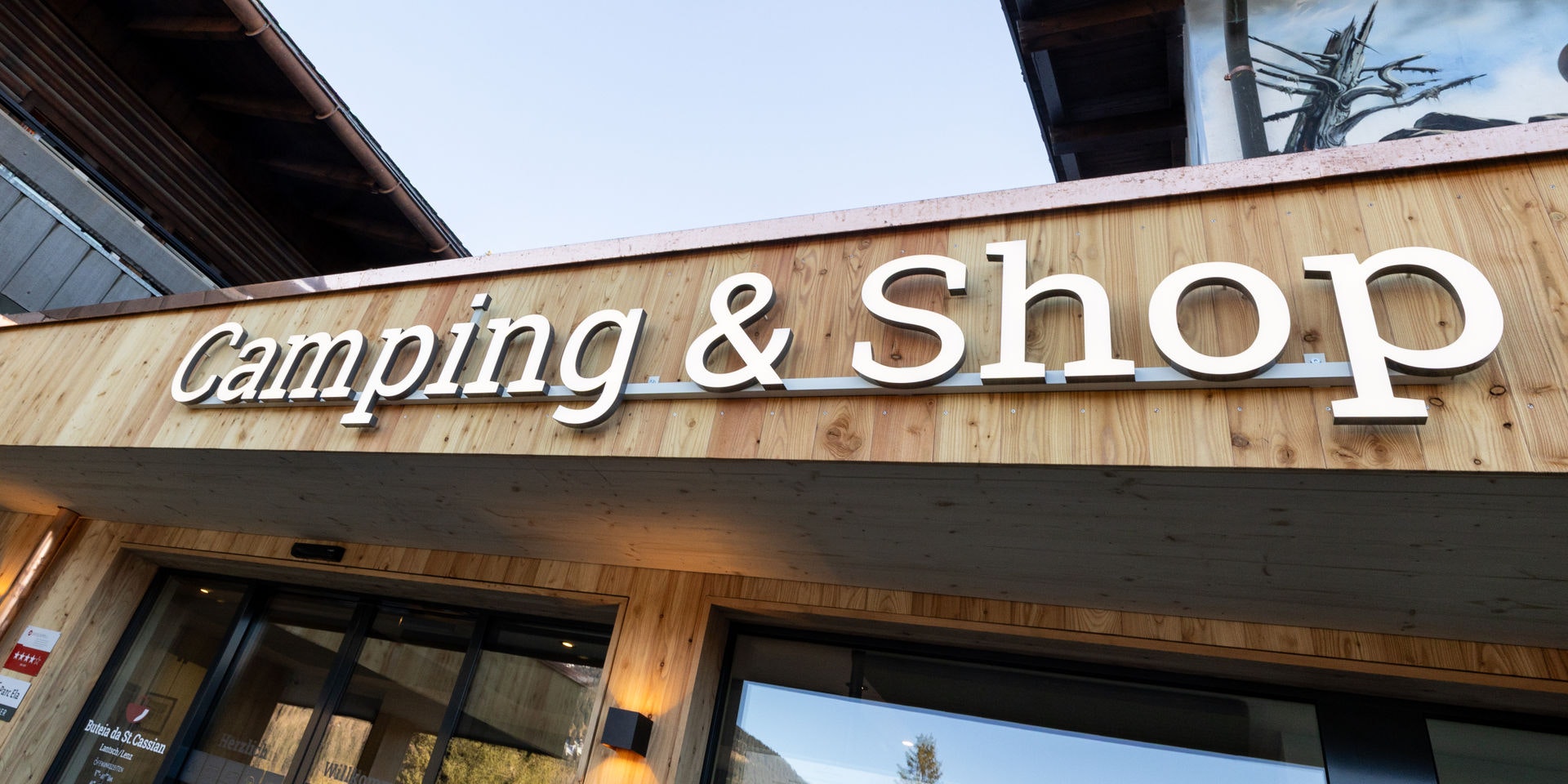 Beteia St. Cassian Logo Schild «Camping & Shop»