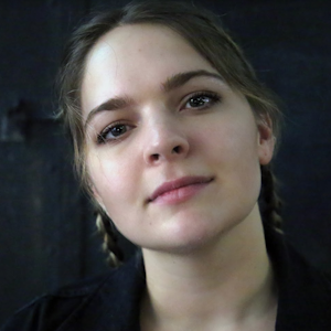 Liz Frost, headshot via Editor, 4:02:12 PM 11/18/2020