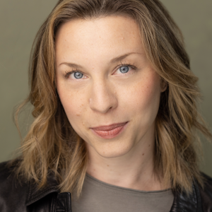 Holly Marie Dunn Headshot