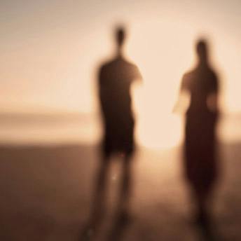 2 figures at the beach
