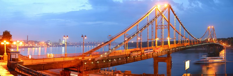 Парковому пішохідному мосту — 60 років