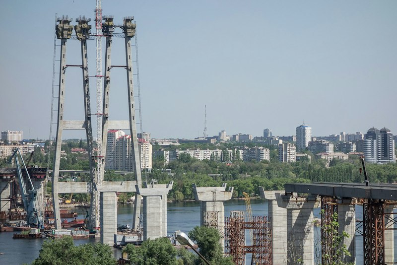 У Запоріжжі — двосторонній рух через вантовий міст