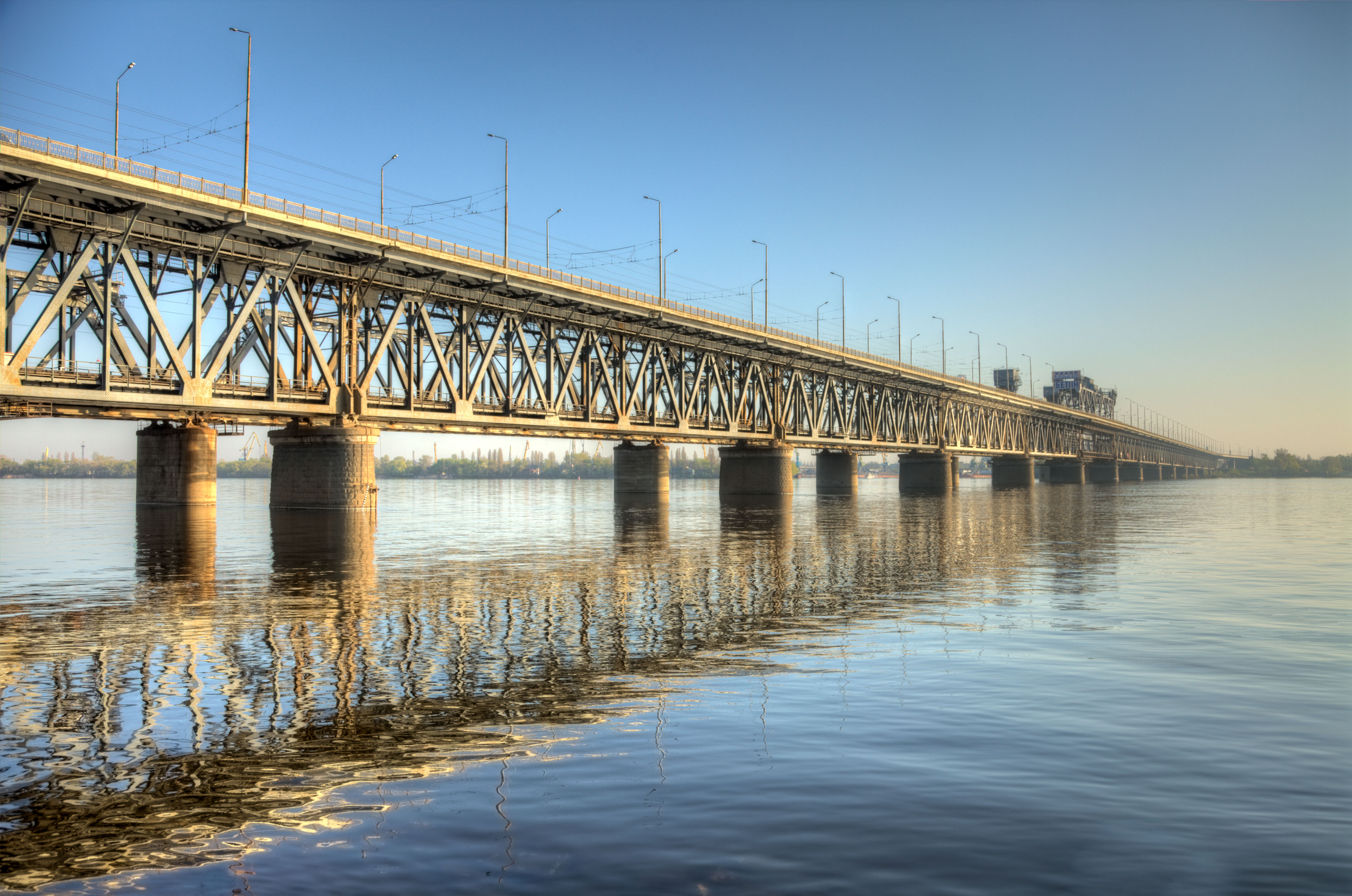 Дніпро, Амурський міст через річку Дніпро