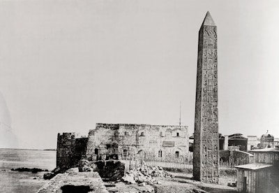 A pair of obelisks, each 21 meters tall, dubbed Cleopatra’s needles, once stood in the temple of Re. During the reign of Augustus, they were moved to the entrance of the Caesareum in Alexandria and remained there until the nineteenth century. In 1819, Muhammad Ali offered one to the United Kingdom. In 1879, the remaining Cleopatra’s Needle was offered to the United states by Viceroy Ismail Pasha. 