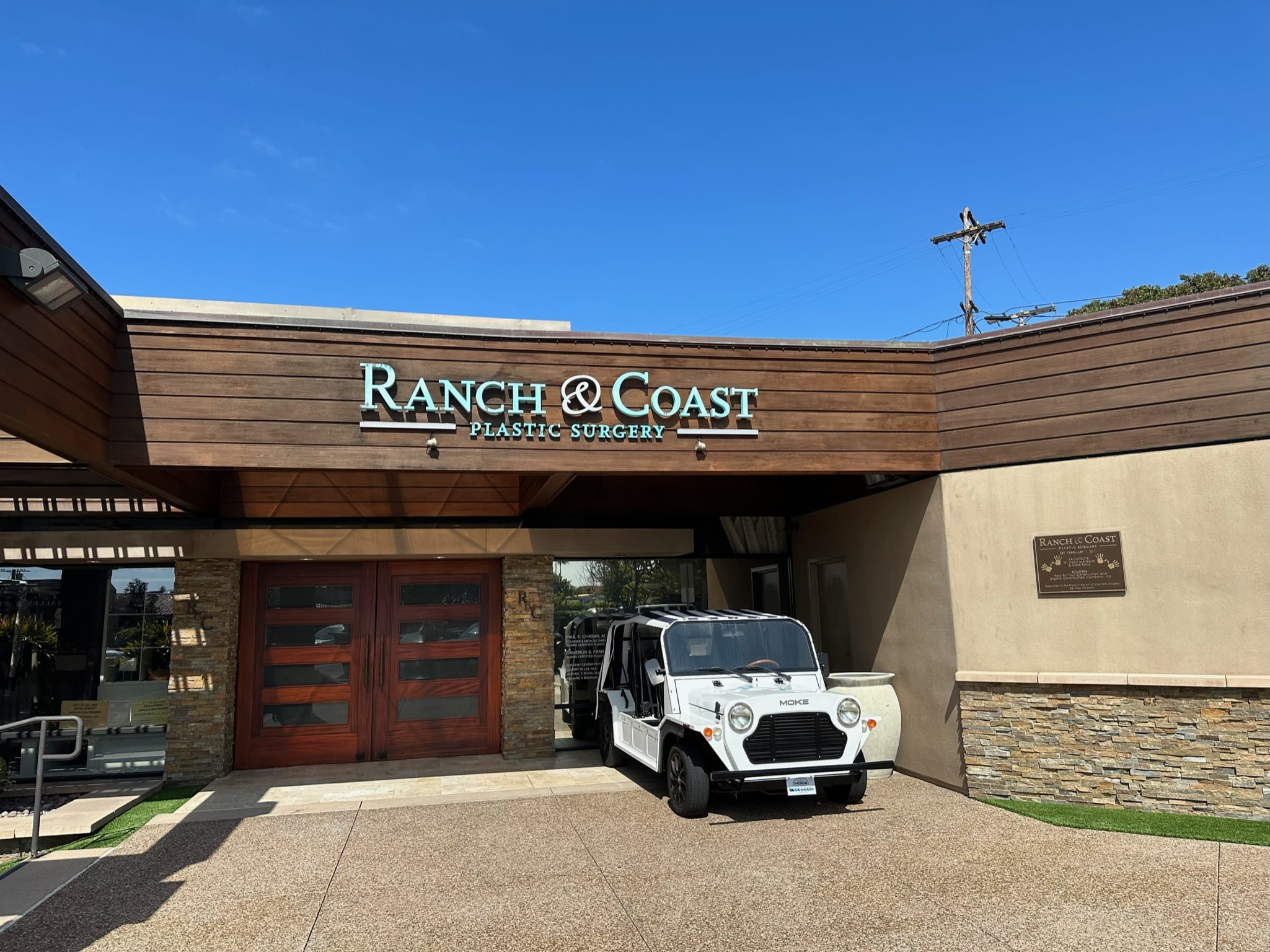 View of Ranch & Coast Plastic Surgery and nearby storefronts