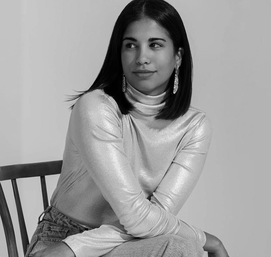 woman with shiny shirt