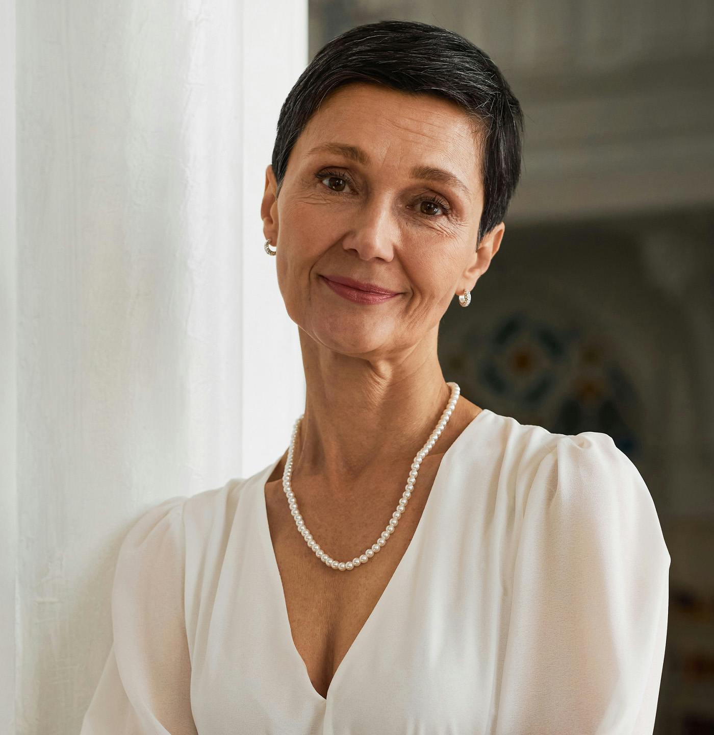 Woman wearing a pearl necklace