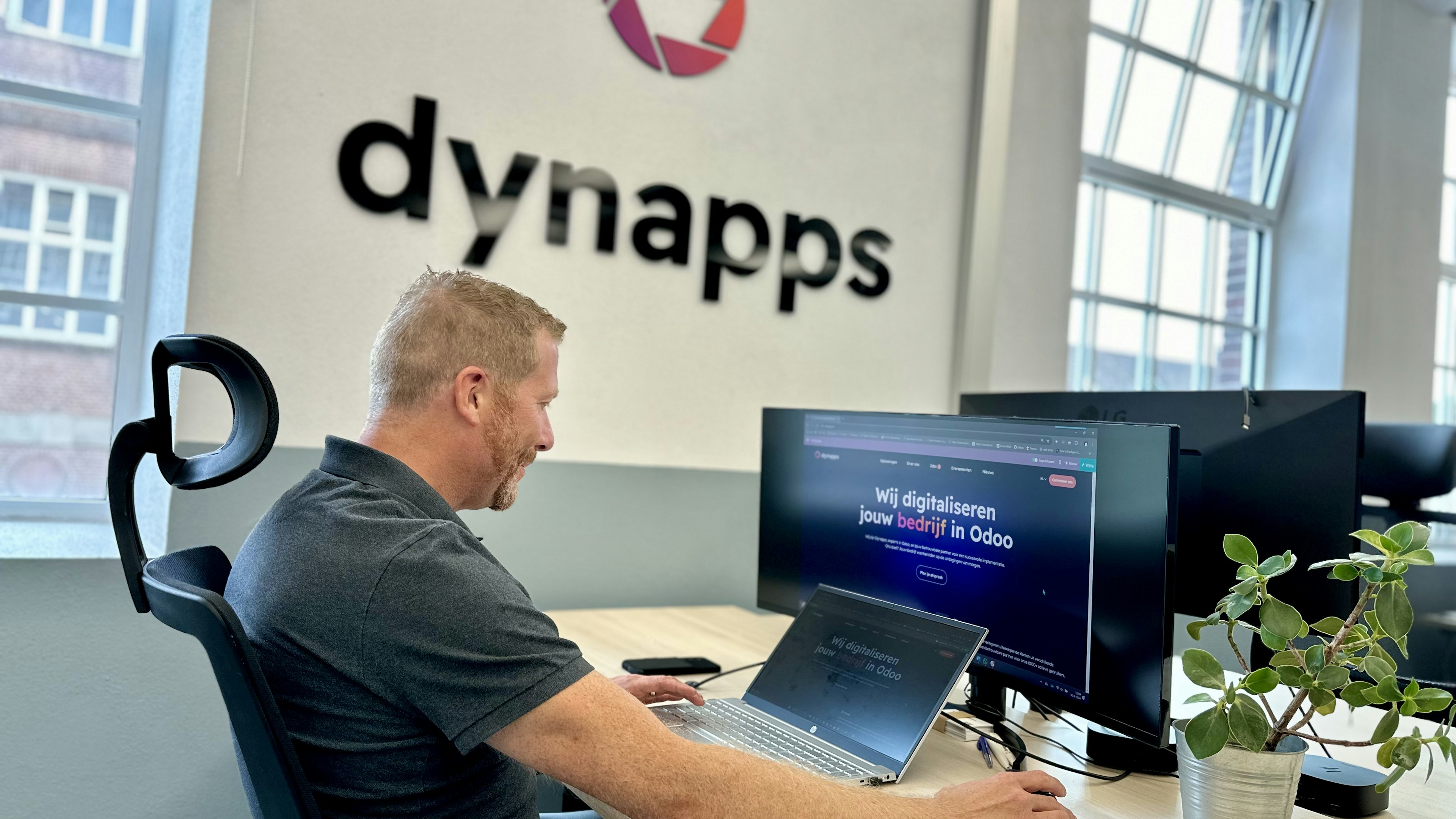 A guy working at the Dynapps office