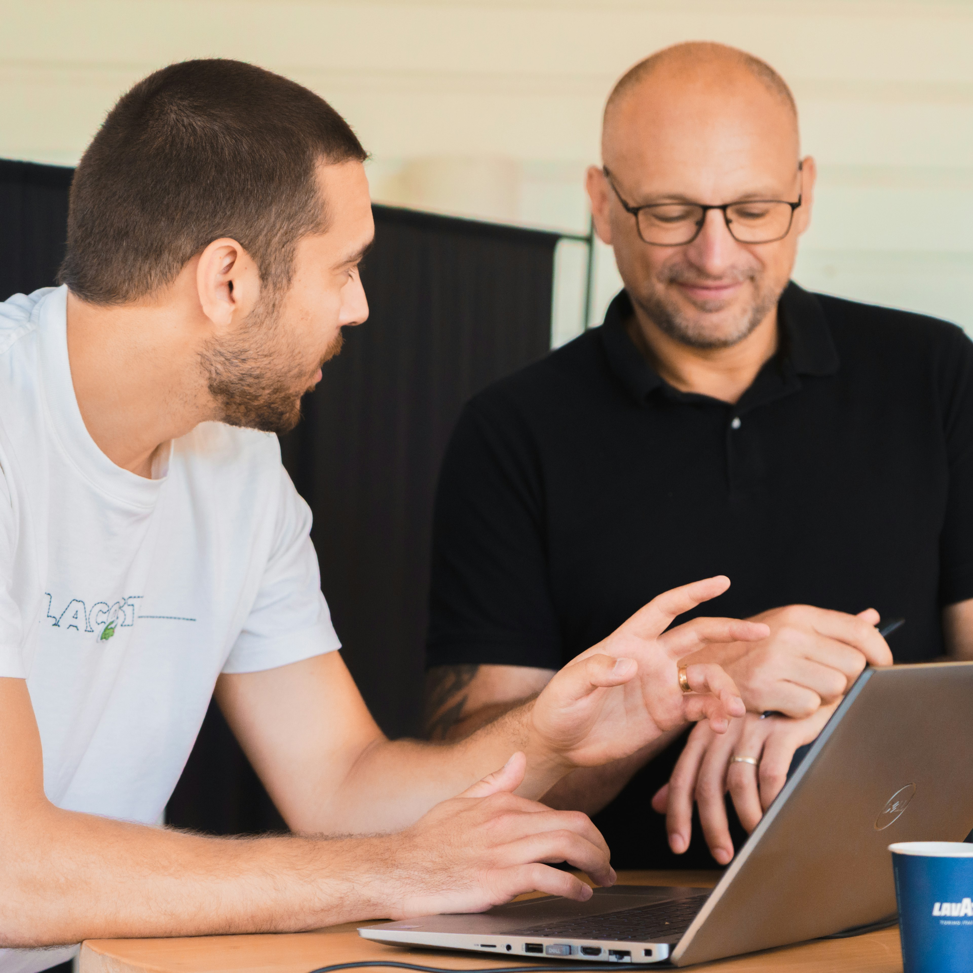 Photo de Sofian et Alex en réunion