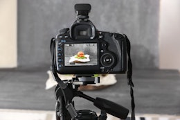Image Capture Service a dslr camera on a tripod shooting a burger on a grey backdrop