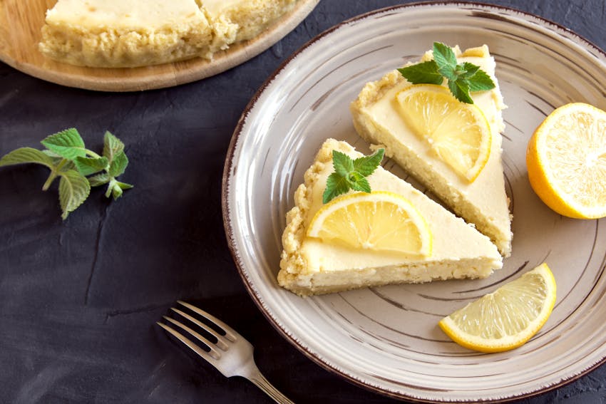 Gin and lemon cheesecake