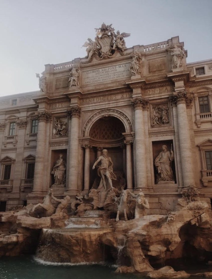 trevi fountain travelling in rome 