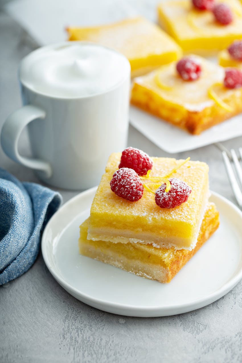 Best biscuits to keep in the kitchen - lemon bars made with shortbread