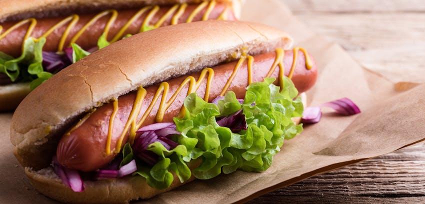 Best condiments - Yellow mustard on a hot dog