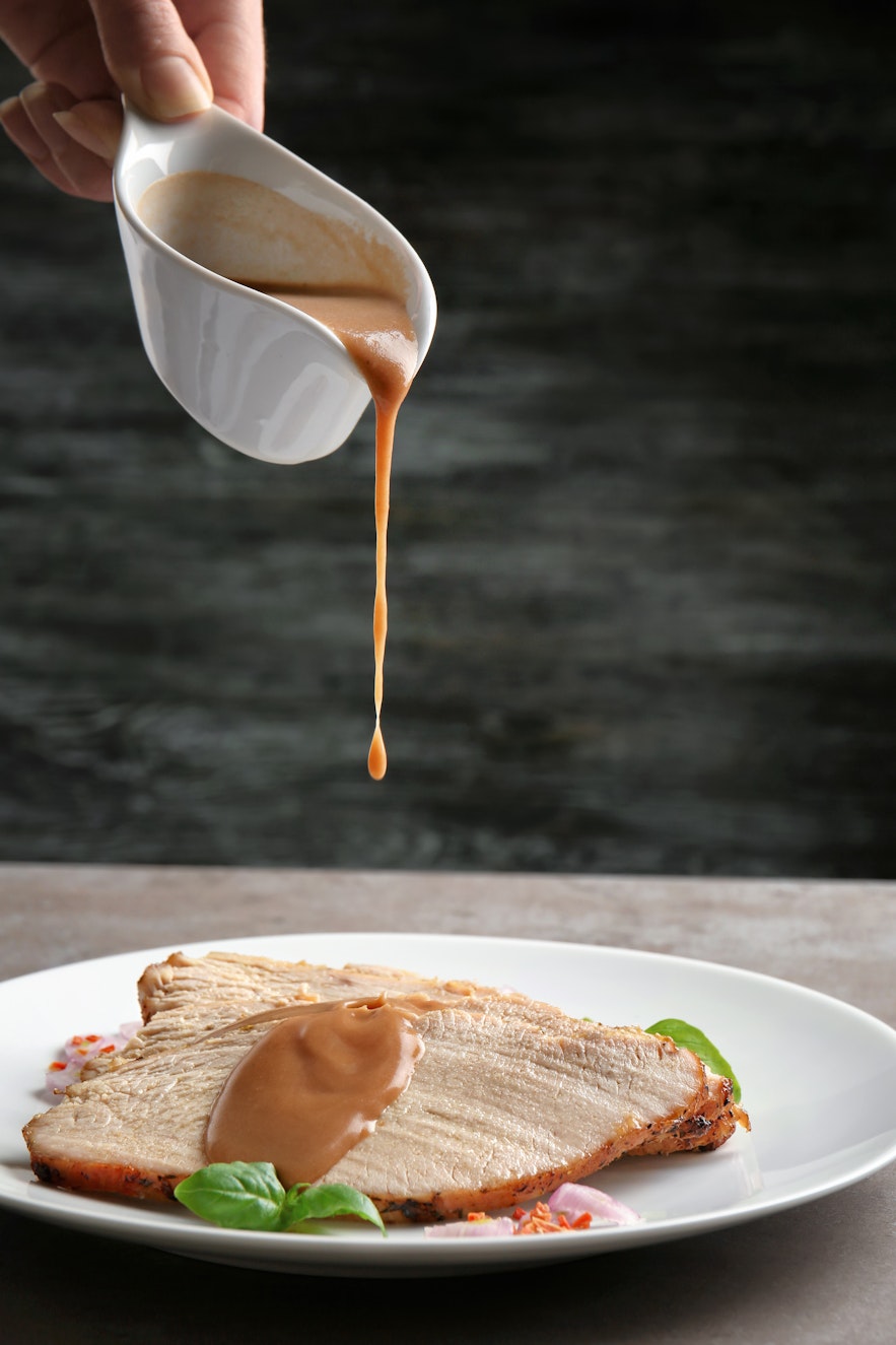 What is gravy - gravy boat - pouring gravy What is gravy - gravy boat - pouring gravy