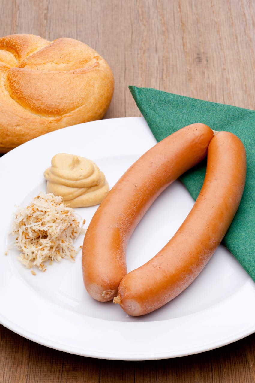 Best hot dog toppings - Frankfurter
