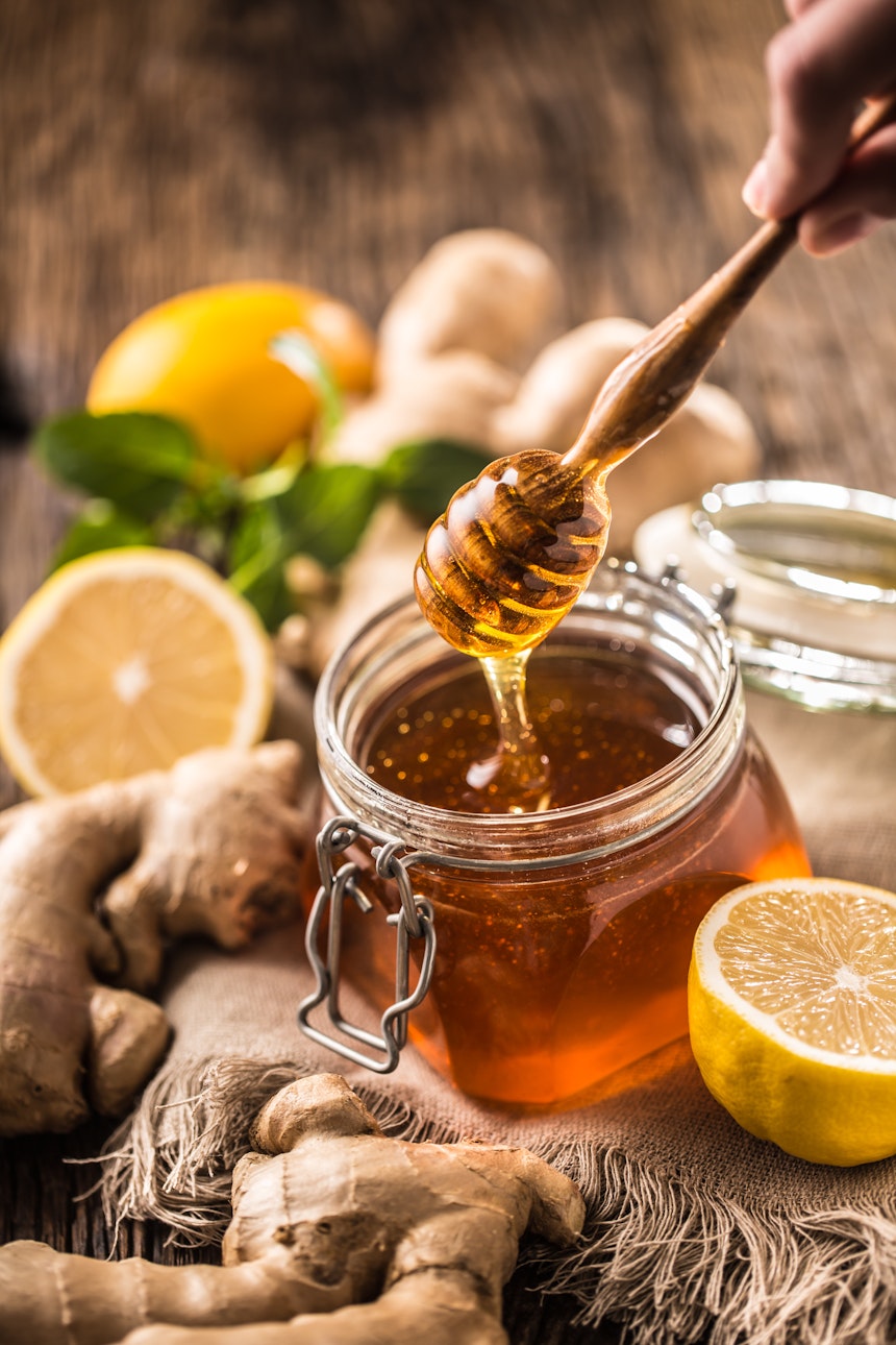 Best autumn drinks - lemon and honey for hot toddy