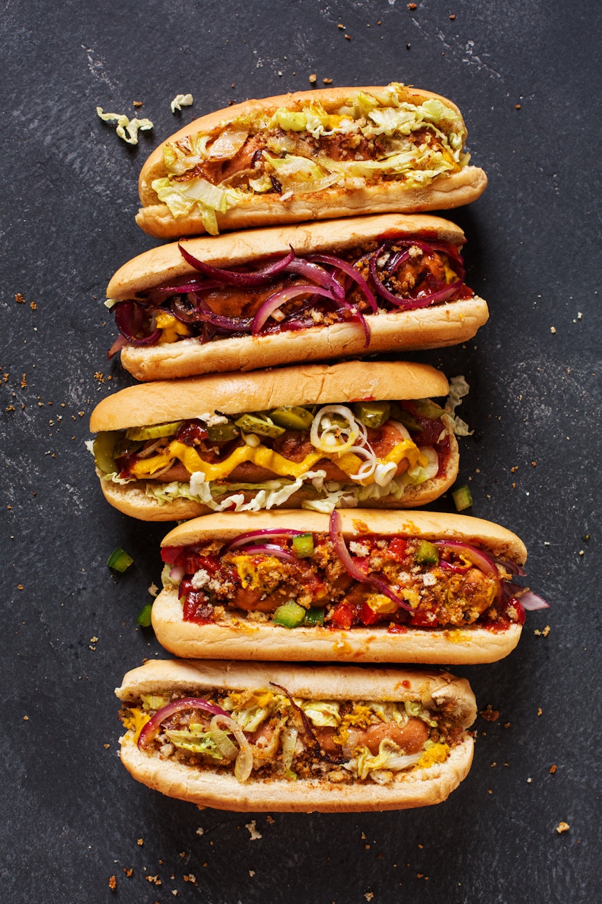 Easy sides dishes for your bbq - Sauce and condiments on hot dogs Easy sides dishes for your bbq - Sauce and condiments on hot dogs